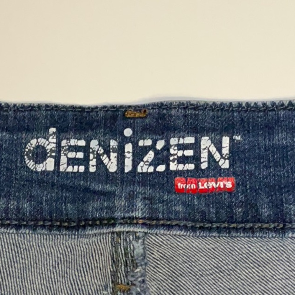 Denizen from Levi’s Classic Stretch Cuffed Blue Jean Shorts ~ Mid Rise ~ Size 10 - Picture 7 of 10